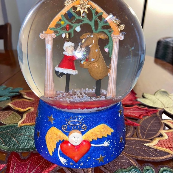 1996 Neiman Marcus Festive Musical snow globe with Red and Gold Accents - Picture 2 of 4